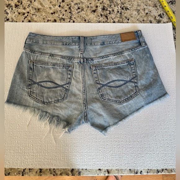 Abercrombie and Fitch Boyfriend Button Fly Cut Off Jean Shorts - Picture 3 of 12